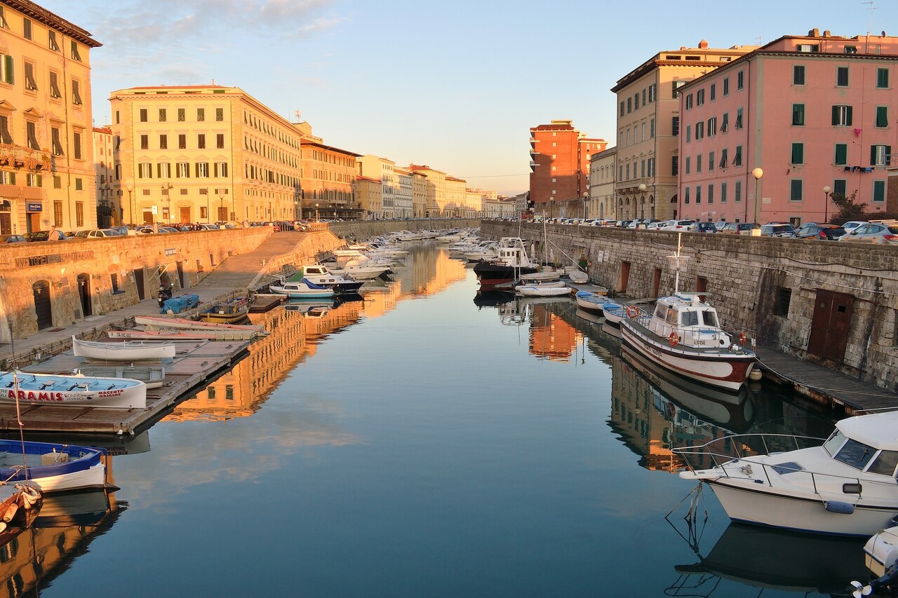 Thành phố mang tiếng 'dị biệt' vùng Tuscany, e ấp ẩn mình giữa Florence và Pisa danh tiếng - Ảnh 1.