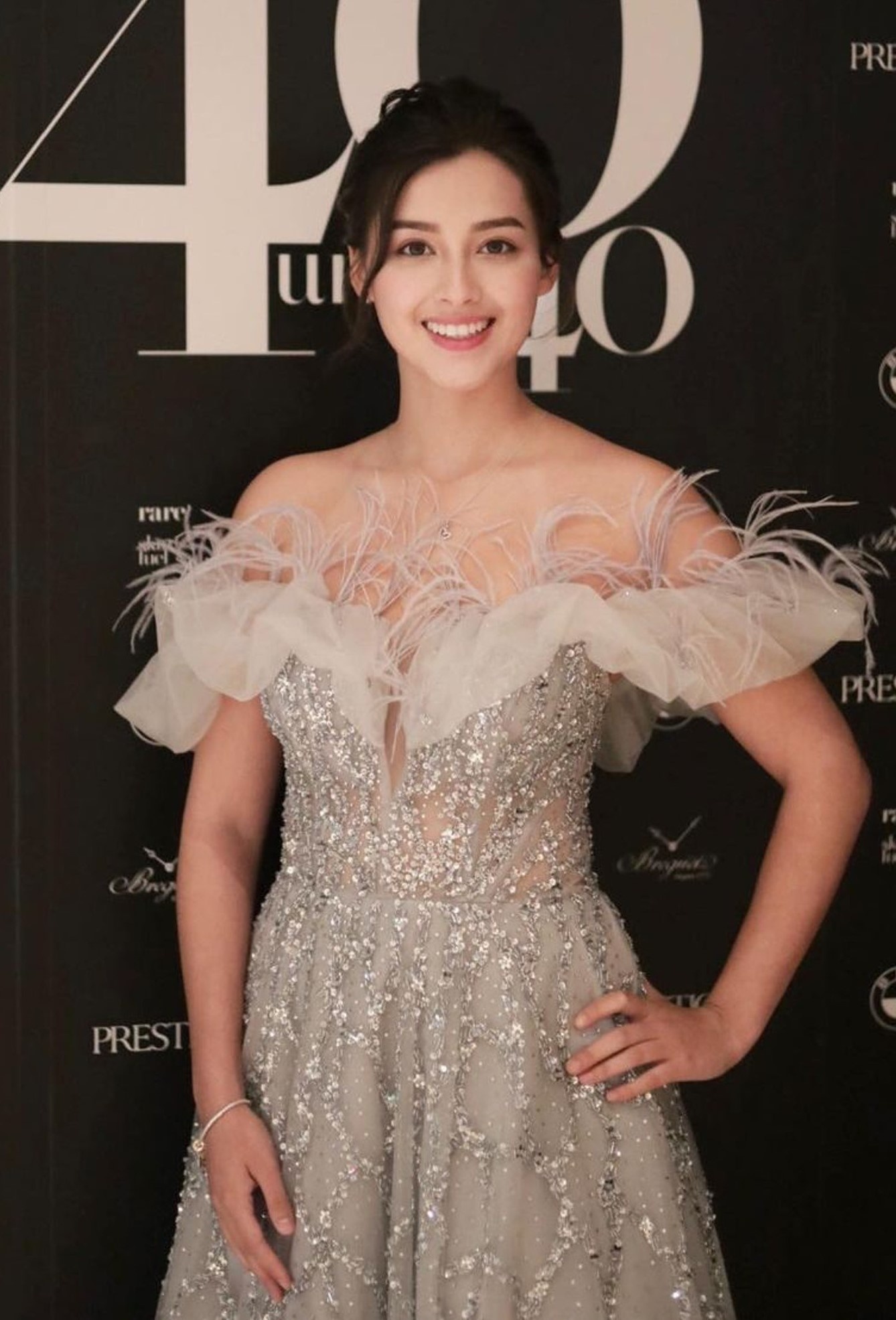 Hoa hậu đẹp nhất Hồng Kông xếp hàng chờ việc, phải bán hàng online - Ảnh 7.