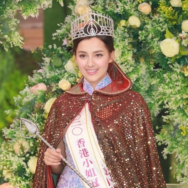 Hoa hậu đẹp nhất Hồng Kông xếp hàng chờ việc, phải bán hàng online - Ảnh 3.