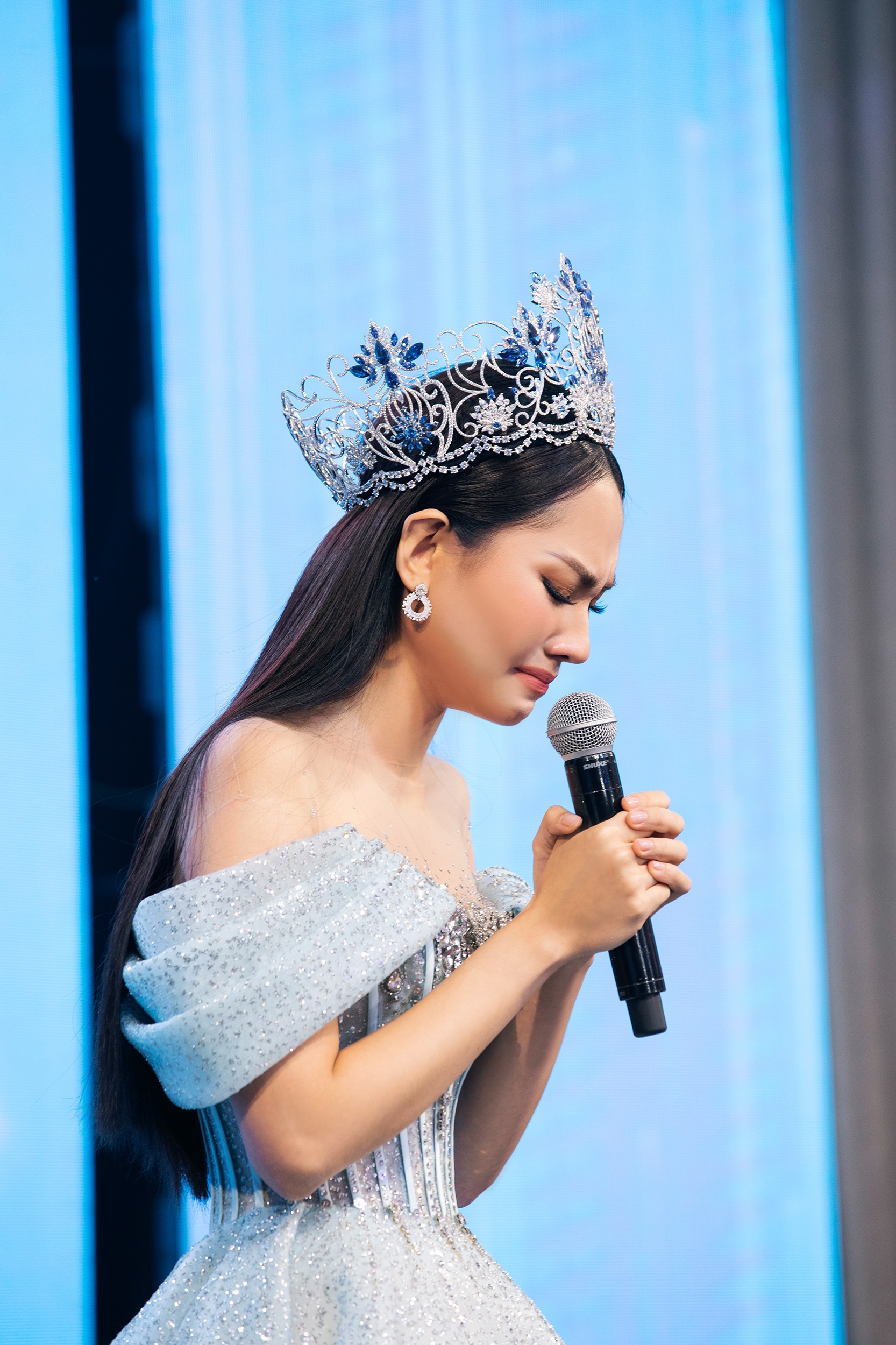 Vừa đấu giá được 3 tỷ đồng, Hoa hậu Mai Phương bỗng nhận lại vương miện - Ảnh 1.