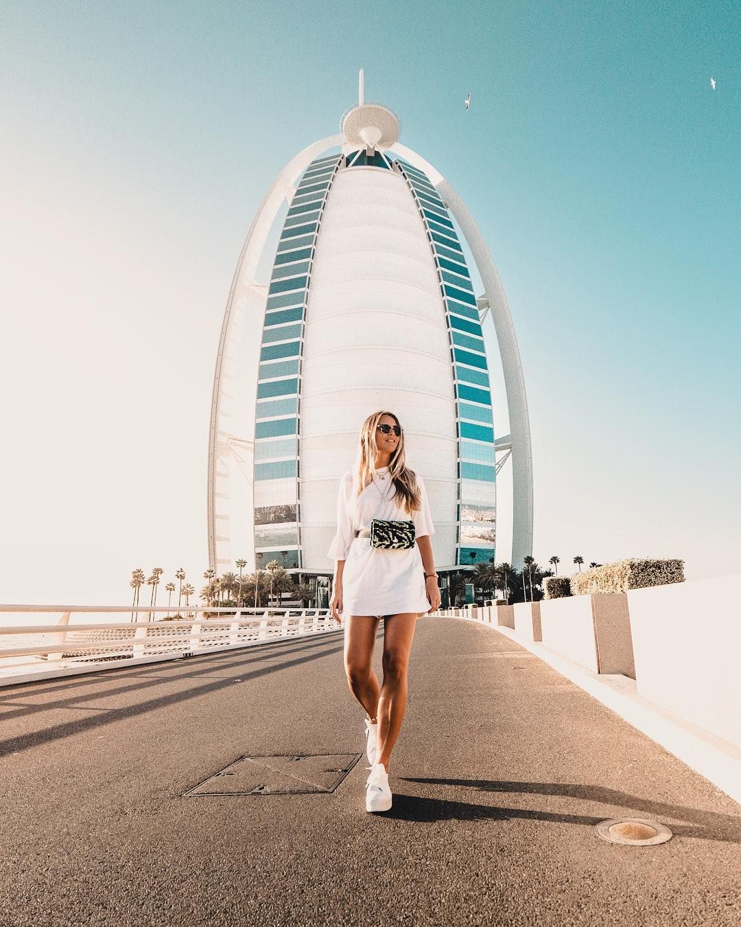 Có gì bên trong 'khách sạn 7 sao duy nhất trên thế giới' xa hoa bậc nhất Dubai? - Ảnh 2.