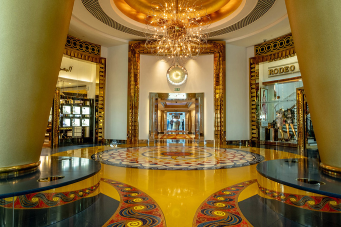 Có gì bên trong 'khách sạn 7 sao duy nhất trên thế giới' xa hoa bậc nhất Dubai? - Ảnh 4.