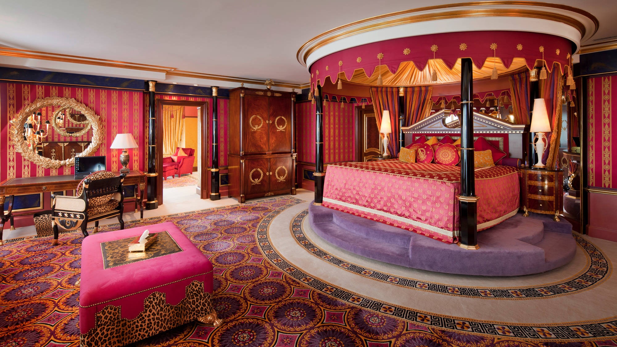 Có gì bên trong 'khách sạn 7 sao duy nhất trên thế giới' xa hoa bậc nhất Dubai? - Ảnh 6.