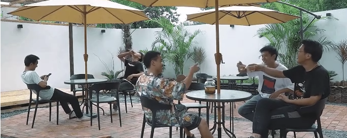 3 chàng trai tốt nghiệp không đi làm, lên núi biến căn nhà hoang tàn thành điền viên nghỉ dưỡng - Ảnh 3. 3 chàng trai tốt nghiệp không đi làm, lên núi biến căn nhà hoang tàn thành điền viên nghỉ dưỡng - Ảnh 3.