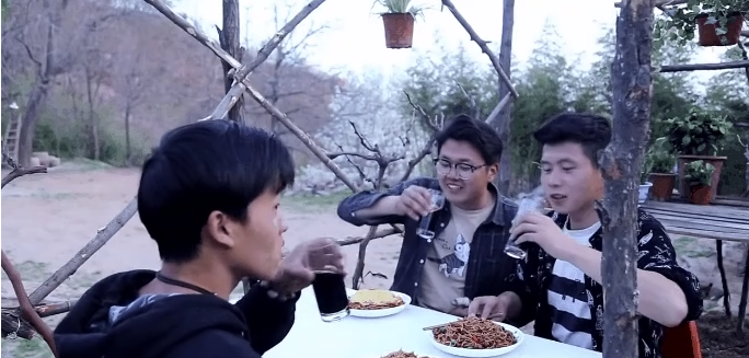 3 chàng trai tốt nghiệp không đi làm, lên núi biến căn nhà hoang tàn thành điền viên nghỉ dưỡng - Ảnh 16. 3 chàng trai tốt nghiệp không đi làm, lên núi biến căn nhà hoang tàn thành điền viên nghỉ dưỡng - Ảnh 16.
