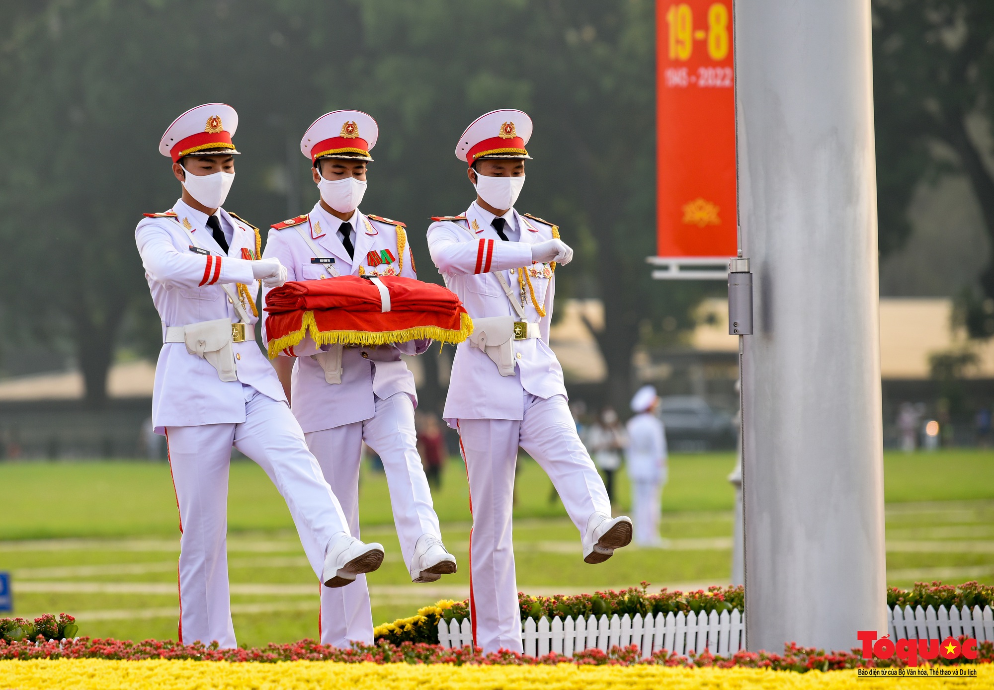 Thiêng liêng nghi Lễ thượng cờ tại Quảng Trường Ba Đình những ngày tháng 9 lịch sử - Ảnh 8.