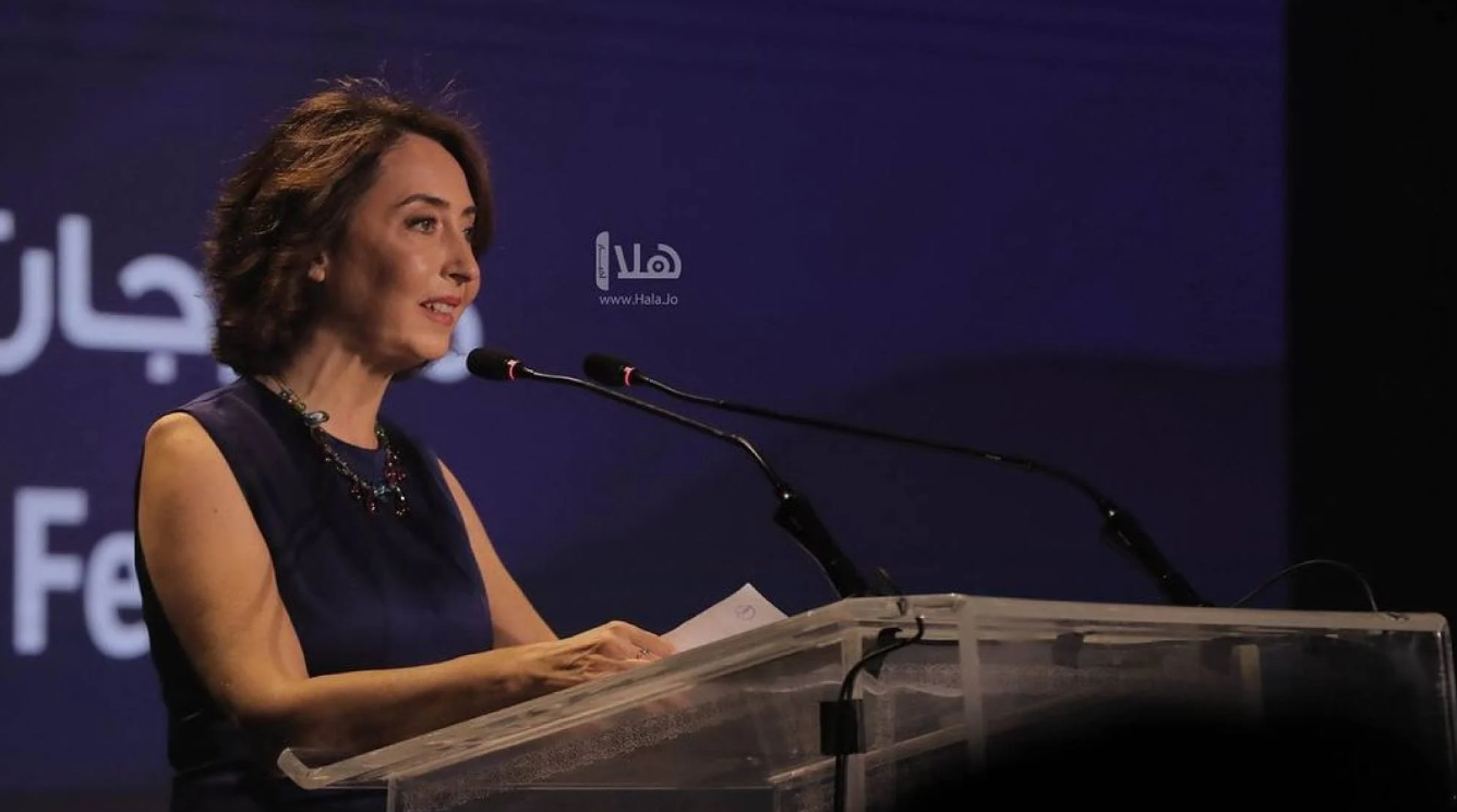Nàng dâu đặc biệt của hoàng gia Jordan: Từ nhà báo nổi tiếng thành Công nương vạn người mê - Ảnh 2.
