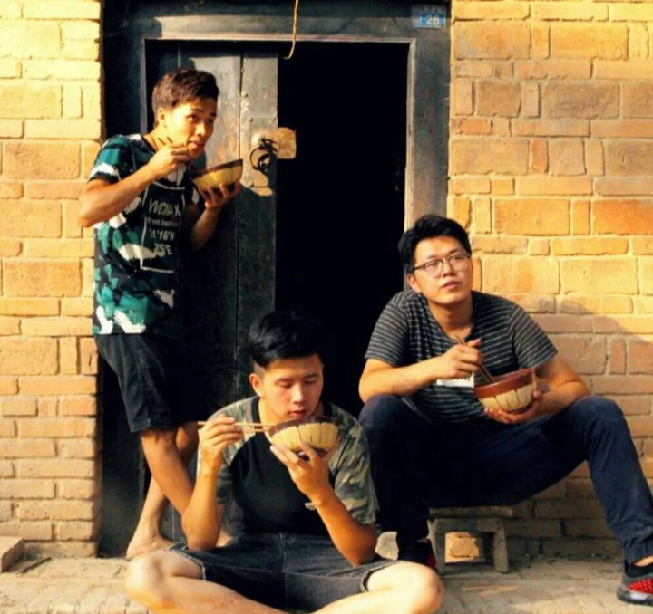 3 chàng trai tốt nghiệp không đi làm, lên núi biến căn nhà hoang tàn thành điền viên nghỉ dưỡng - Ảnh 19. 3 chàng trai tốt nghiệp không đi làm, lên núi biến căn nhà hoang tàn thành điền viên nghỉ dưỡng - Ảnh 19.