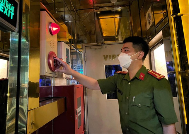 Hà Nội sẽ công khai tên cơ sở karaoke vi phạm phòng cháy - Ảnh 1.
