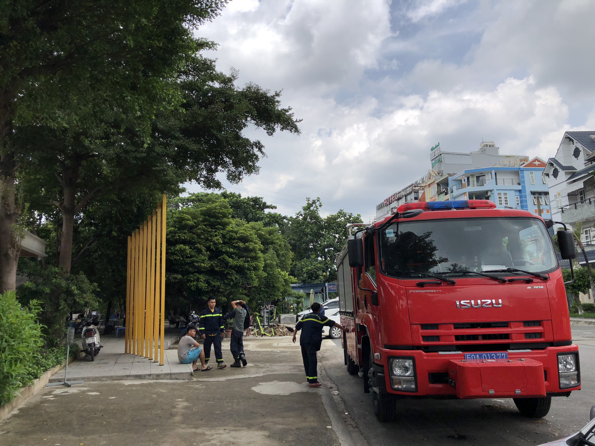 Diễn biến bất ngờ vụ nhảy cầu S&agrave;i G&ograve;n - Ảnh 6.