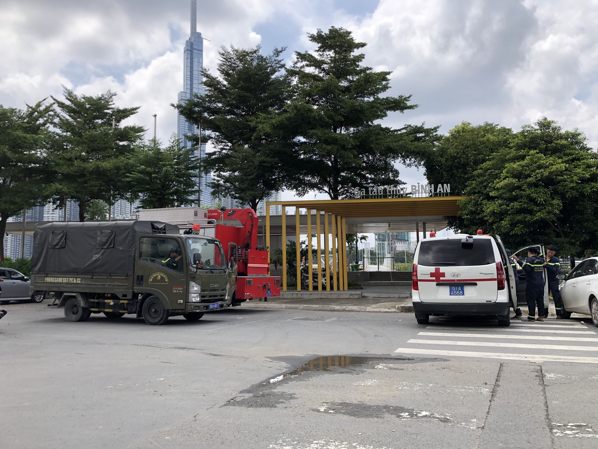 Diễn biến bất ngờ vụ nhảy cầu S&agrave;i G&ograve;n - Ảnh 5.