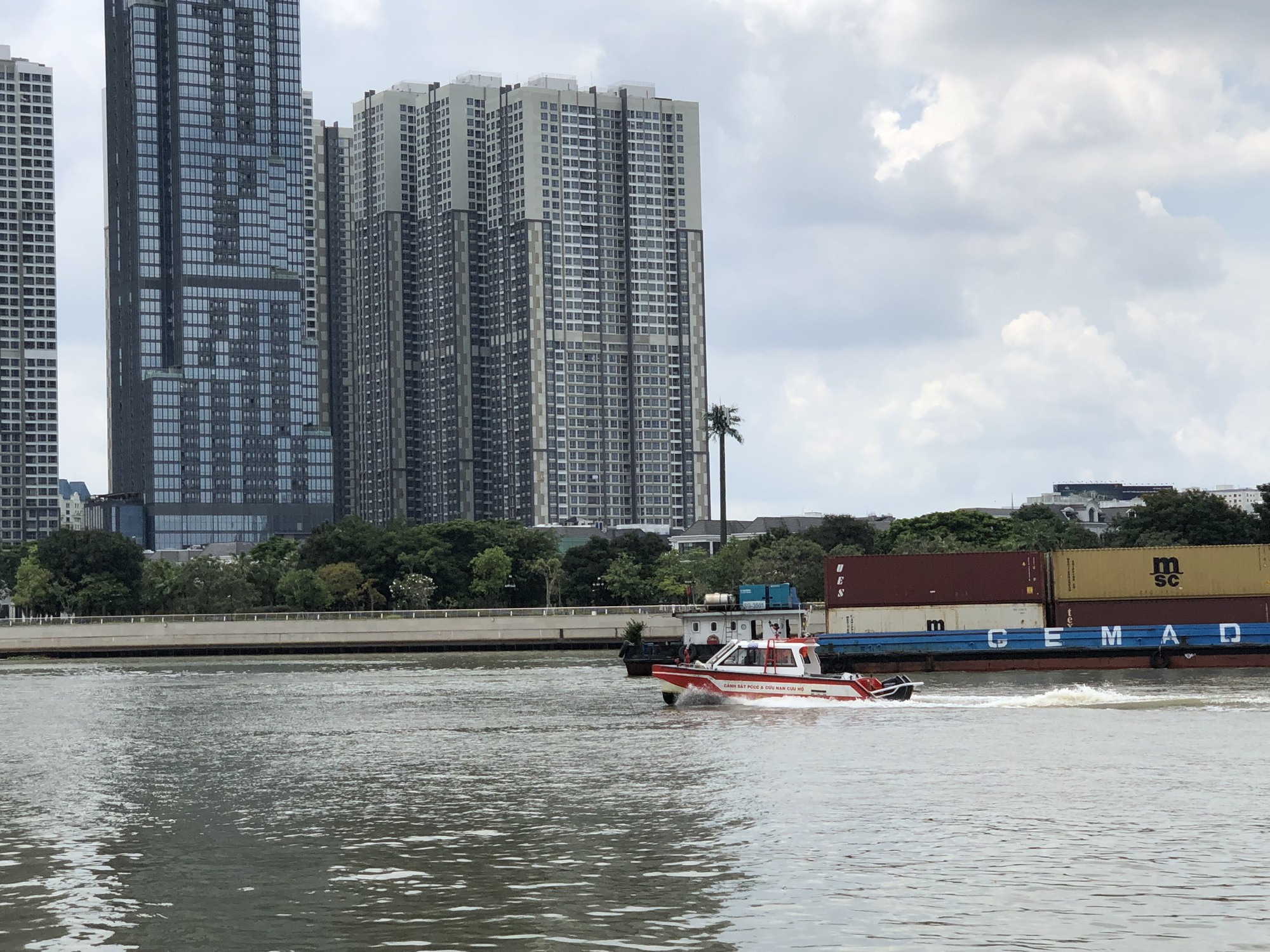 Diễn biến bất ngờ vụ nhảy cầu S&agrave;i G&ograve;n - Ảnh 2.