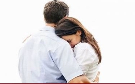 Hàng xóm mách bí mật động trời của em dâu tương lai, em trai phản ứng khó hiểu