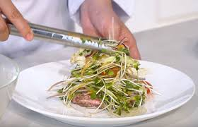 4 bước đơn giản có ngay một đĩa salad rau mầm mặn ai ăn cũng thấy ngon quên sầu, trẻ lâu, tránh rụng tóc - Ảnh 5. 4 bước đơn giản có ngay một đĩa salad rau mầm mặn ai ăn cũng thấy ngon quên sầu, trẻ lâu, tránh rụng tóc - Ảnh 5.