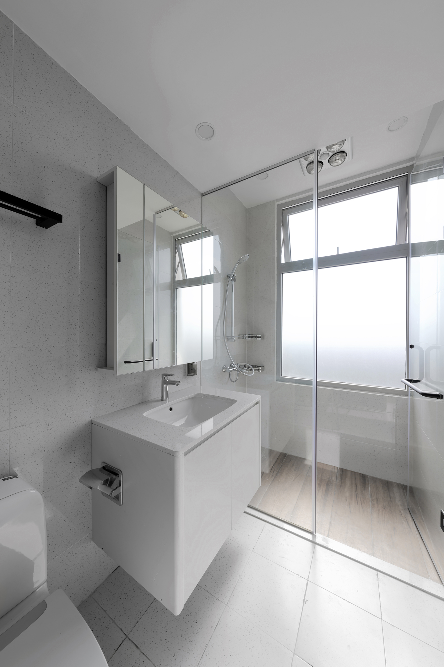 Căn hộ 110m² nhiều đồ đạc nhưng được “cất giấu” tinh tế bằng phong cách thiết kế tối giản - Ảnh 8. Căn hộ 110m² nhiều đồ đạc nhưng được “cất giấu” tinh tế bằng phong cách thiết kế tối giản - Ảnh 8.