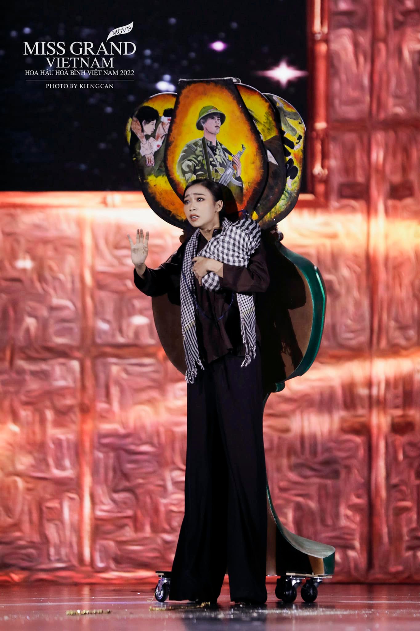 Trang phục dân tộc vừa 'dị' vừa độc đáo tại Miss Grand Vietnam