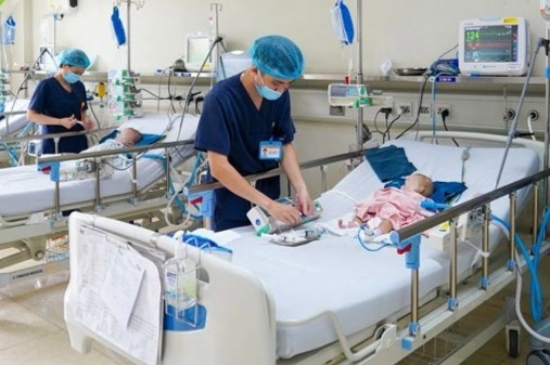 Hàng loạt bệnh viện ghi nhận sự gia tăng bệnh nhi nhiễm adenovirus - Ảnh 2.