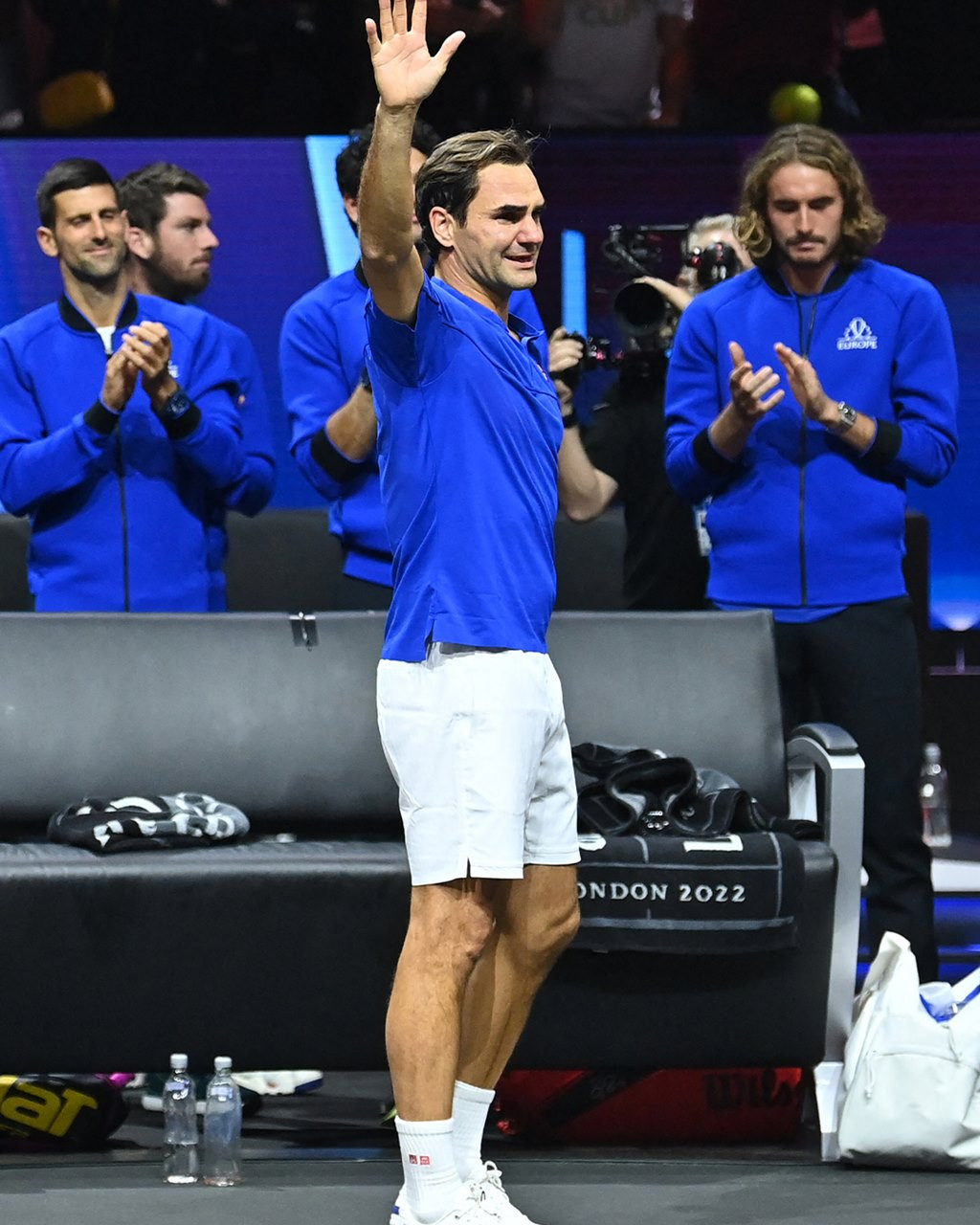 Roger Federer khóc nức nở ngày giã từ sự nghiệp - Ảnh 3.