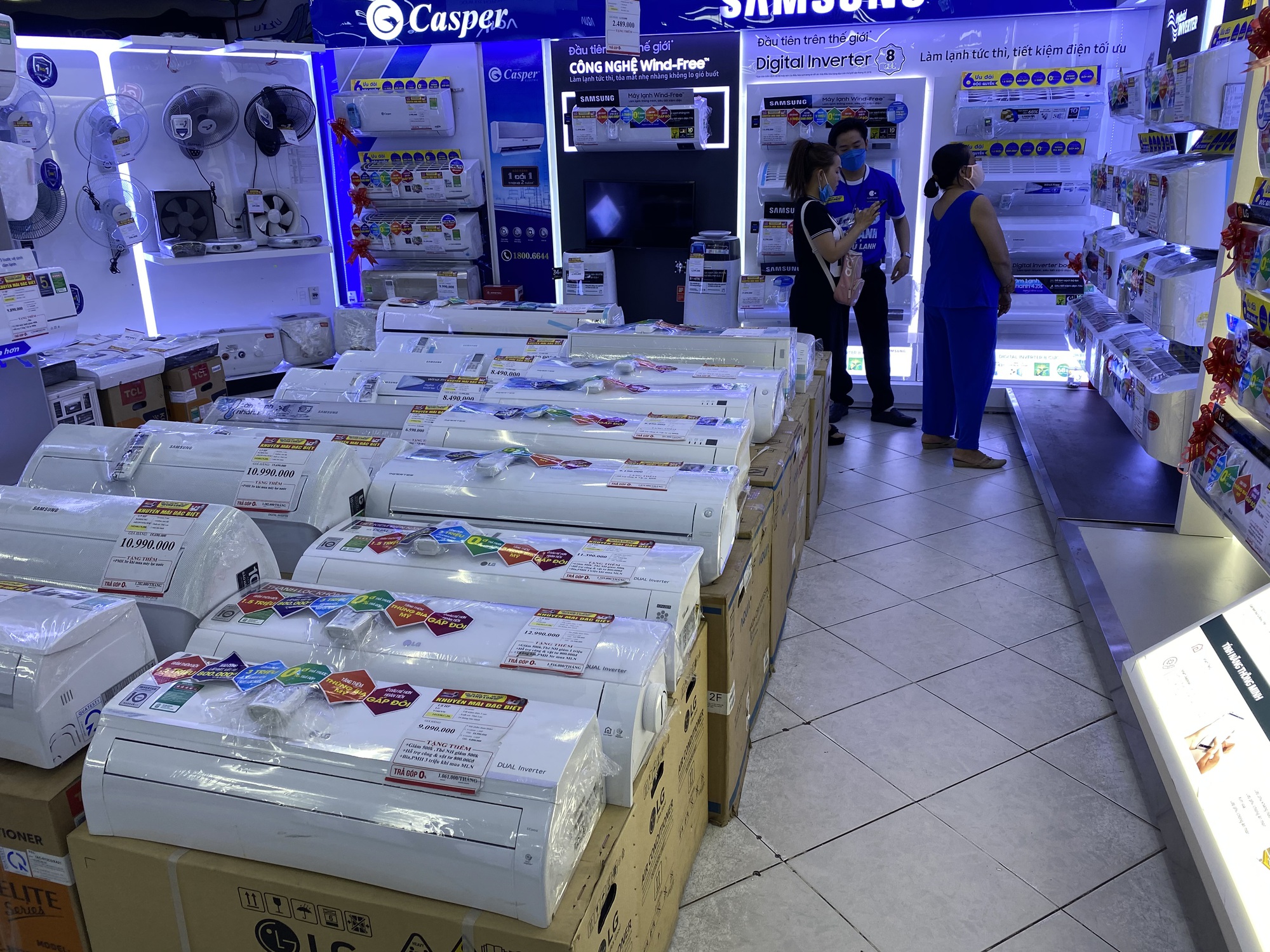 Mua m&aacute;y lạnh gi&aacute; rẻ: T&iacute;nh gi&agrave; h&oacute;a non - Ảnh 2.