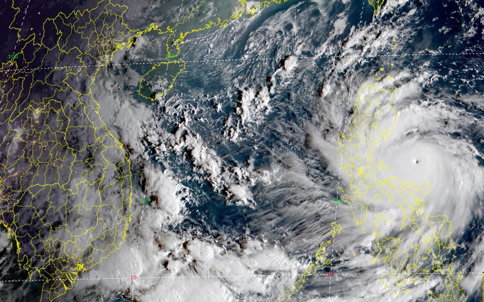 Tin mới nhất về bão Noru: Gió giật mạnh, mưa lớn trên đất liền Thừa Thiên Huế - Quảng Ngãi