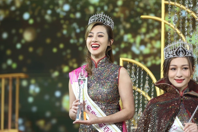 Con gái cưng của tài tử nổi tiếng đăng quang Hoa hậu Hong Kong 2022 - Ảnh 9.