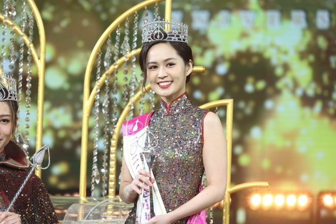 Con gái cưng của tài tử nổi tiếng đăng quang Hoa hậu Hong Kong 2022 - Ảnh 10.