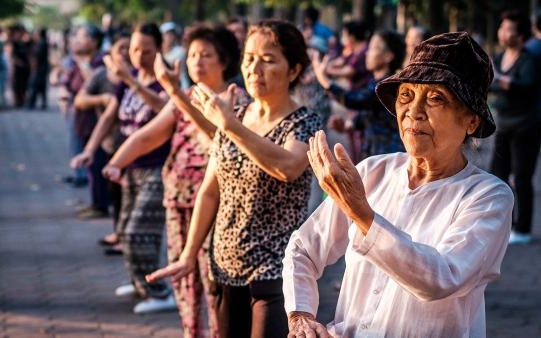 Việt Nam thích ứng với già hóa dân số: Thách thức và vận hội từ "Kinh tế bạc" - Ảnh 8. Việt Nam thích ứng với già hóa dân số: Thách thức và vận hội từ "Kinh tế bạc" - Ảnh 8.