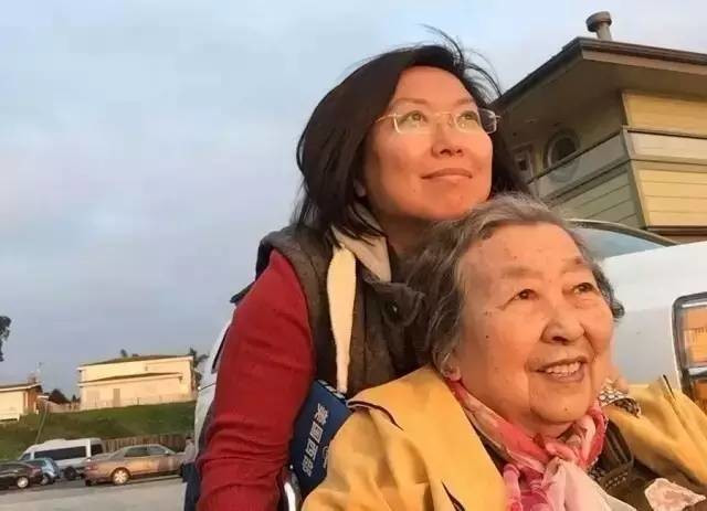 Hai chị em đưa mẹ 80 tuổi đi du lịch 17 nước: Có mẹ là hạnh phúc nhất - Ảnh 3.