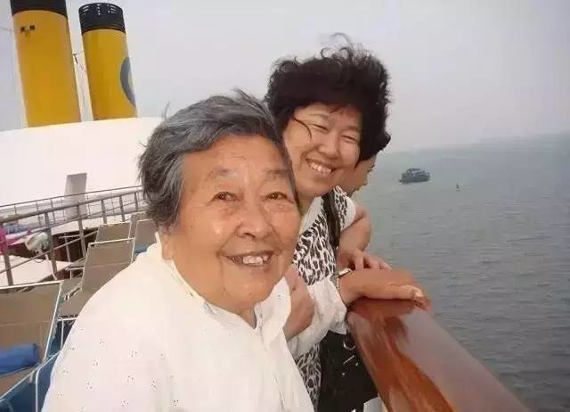 Hai chị em đưa mẹ 80 tuổi đi du lịch 17 nước: Có mẹ là hạnh phúc nhất - Ảnh 5.