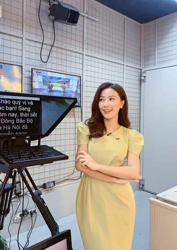 Style thời trang biến hóa của BTV Quỳnh Hoa - người dẫn chương trình vừa bị &quot;vạ miệng&quot; trên sóng VTV - Ảnh 6.