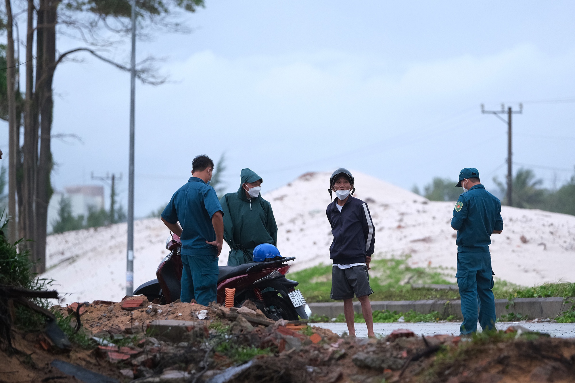Hiện trường 7 thi thể trôi dạt ở bãi biển Phú Quốc - Ảnh 10.