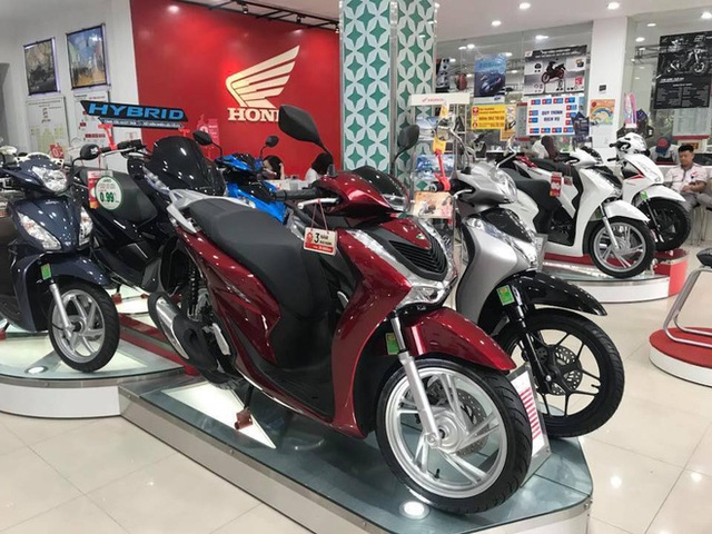 Giá Honda Vision chạm ngưỡng khó tin, Winner X, Exciter 155 VVA... đồng loạt bán dưới giá đề xuất - Ảnh 1.