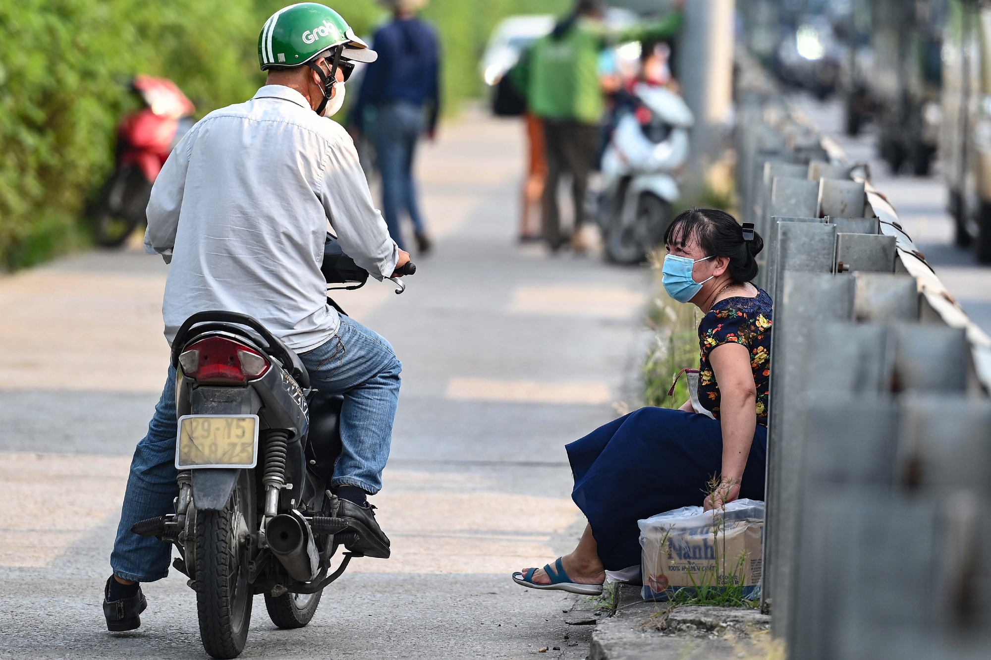 Chưa hết kỳ nghỉ lễ 2/9, người dân ùn ùn trở lại Hà Nội - Ảnh 11. Chưa hết kỳ nghỉ lễ 2/9, người dân ùn ùn trở lại Hà Nội - Ảnh 11.