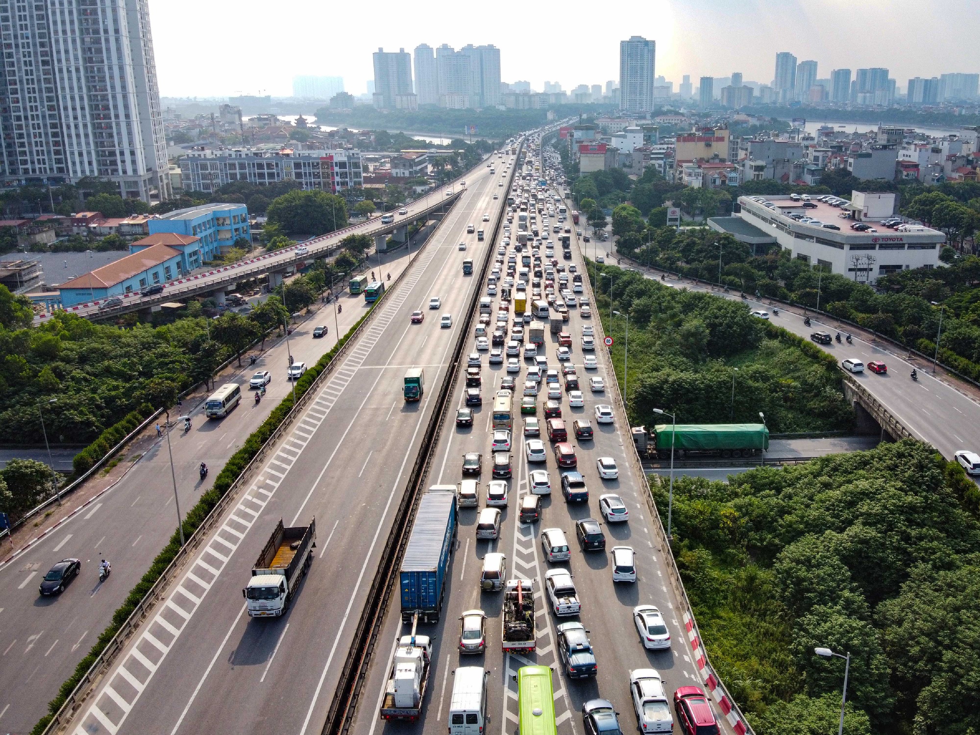 Chưa hết kỳ nghỉ lễ 2/9, người dân ùn ùn trở lại Hà Nội - Ảnh 14. Chưa hết kỳ nghỉ lễ 2/9, người dân ùn ùn trở lại Hà Nội - Ảnh 14.