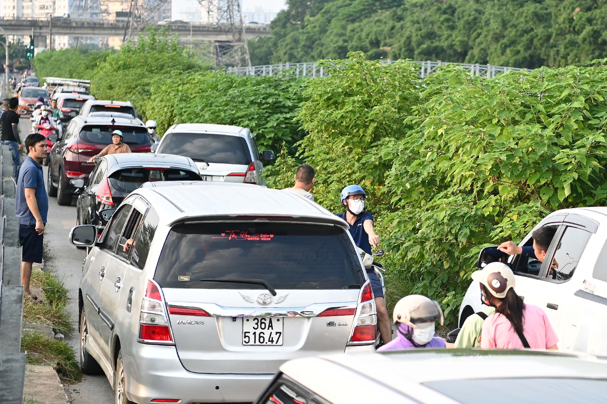Chưa hết kỳ nghỉ lễ 2/9, người dân ùn ùn trở lại Hà Nội - Ảnh 12. Chưa hết kỳ nghỉ lễ 2/9, người dân ùn ùn trở lại Hà Nội - Ảnh 12.