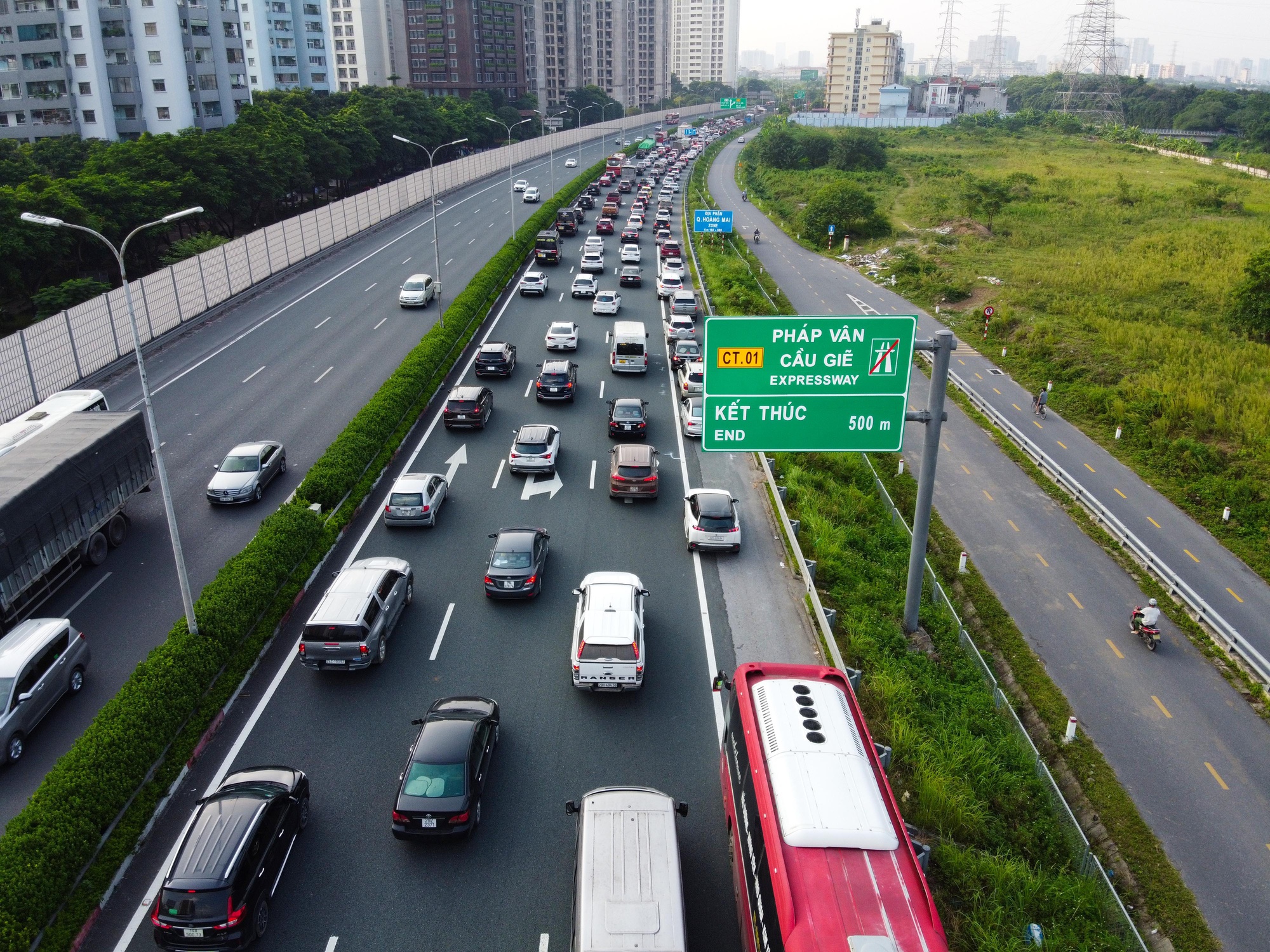 Chưa hết kỳ nghỉ lễ 2/9, người dân ùn ùn trở lại Hà Nội - Ảnh 16. Chưa hết kỳ nghỉ lễ 2/9, người dân ùn ùn trở lại Hà Nội - Ảnh 16.
