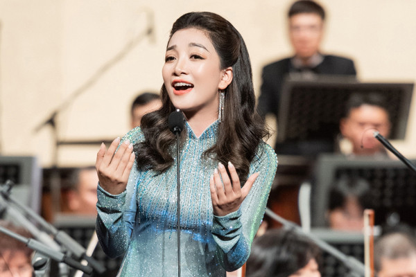 Ca sĩ Phạm Thu Hà lên tiếng khi bị cho là hát sai lời "Đất nước tình yêu"