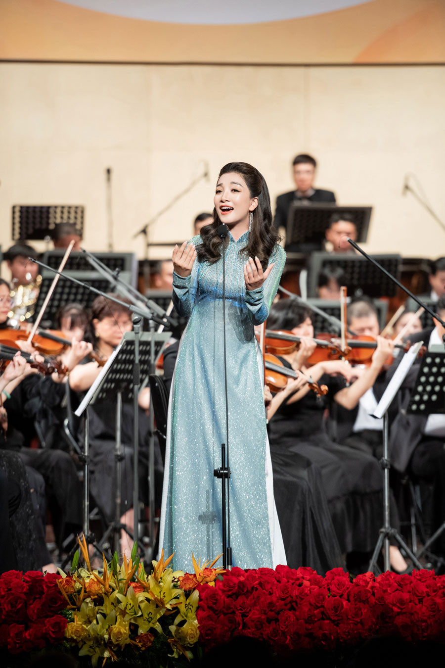 Ca sĩ Phạm Thu Hà lên tiếng khi bị cho là hát sai lời 'Đất nước tình yêu' - Ảnh 1.