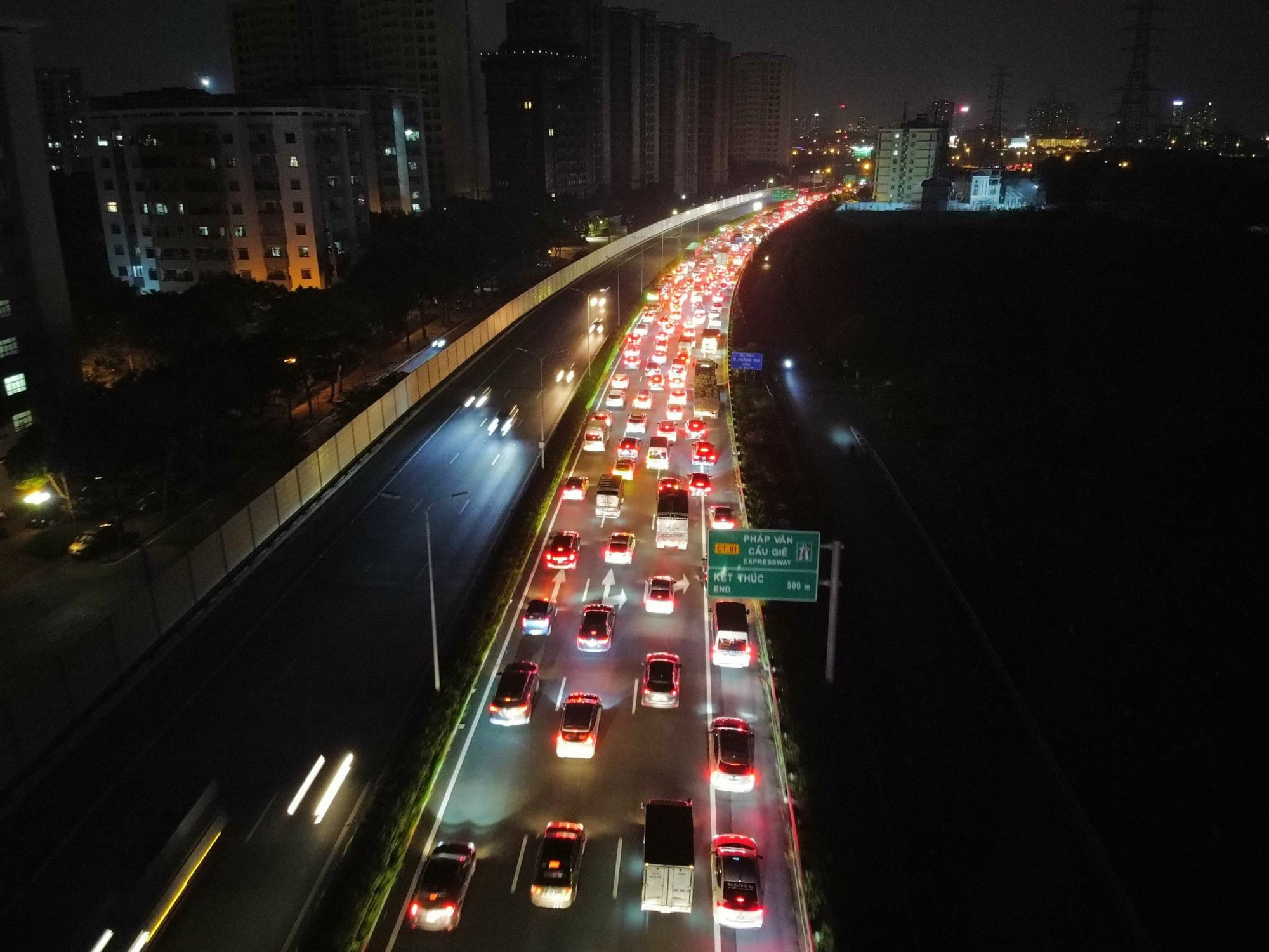 Chưa hết kỳ nghỉ lễ 2/9, người dân ùn ùn trở lại Hà Nội - Ảnh 1. Chưa hết kỳ nghỉ lễ 2/9, người dân ùn ùn trở lại Hà Nội - Ảnh 1.