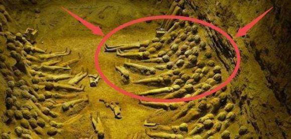 Hầm mộ nghìn năm tuổi được đào lên ở Giang Tây, 46 cô gái bị chôn vùi 'trần như nhộng' khiến giới chuyên môn khiếp sợ một thời - Ảnh 1.