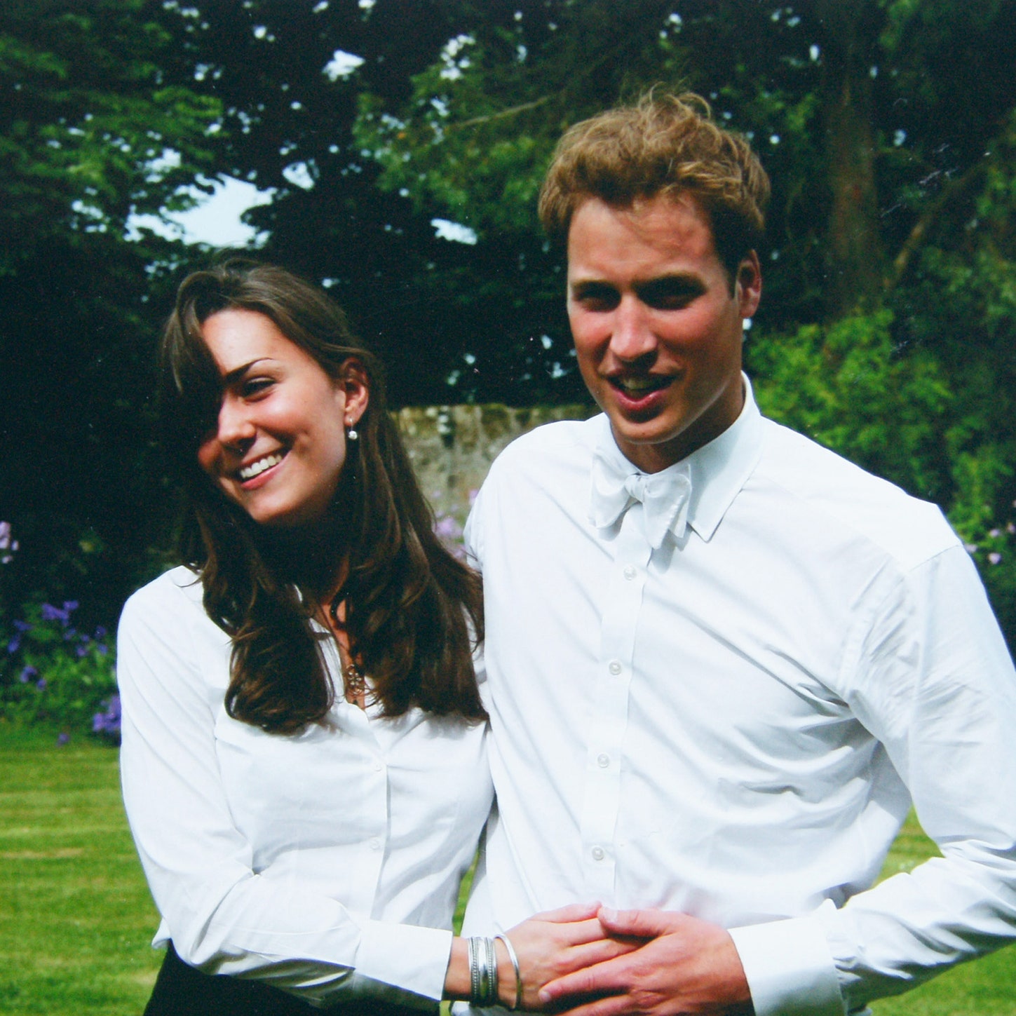 Tiết lộ bất ngờ về thử thách lớn nhất trước hôn nhân của Hoàng tử William và Công nương Kate: Nữ hoàng cũng phải &quot;ra tay&quot; hỗ trợ - Ảnh 1.