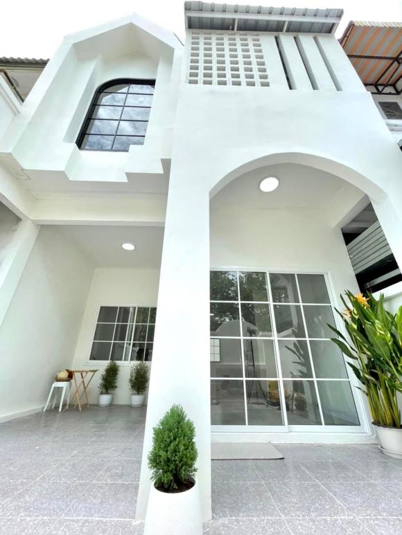 Cải tạo nhà phố cũ thành không gian 'xinh sang' chẳng kém trời Âu, hợp phong cách với những ai thích nhẹ nhàng, tối giản - Ảnh 2. Cải tạo nhà phố cũ thành không gian 'xinh sang' chẳng kém trời Âu, hợp phong cách với những ai thích nhẹ nhàng, tối giản - Ảnh 2.