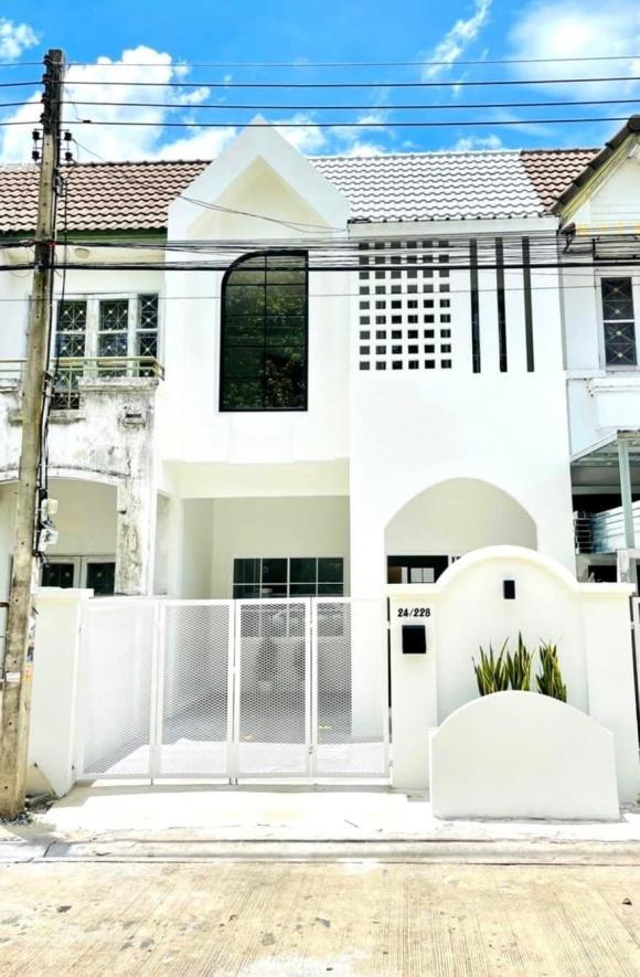 Cải tạo nhà phố cũ thành không gian 'xinh sang' chẳng kém trời Âu, hợp phong cách với những ai thích nhẹ nhàng, tối giản - Ảnh 4. Cải tạo nhà phố cũ thành không gian 'xinh sang' chẳng kém trời Âu, hợp phong cách với những ai thích nhẹ nhàng, tối giản - Ảnh 4.