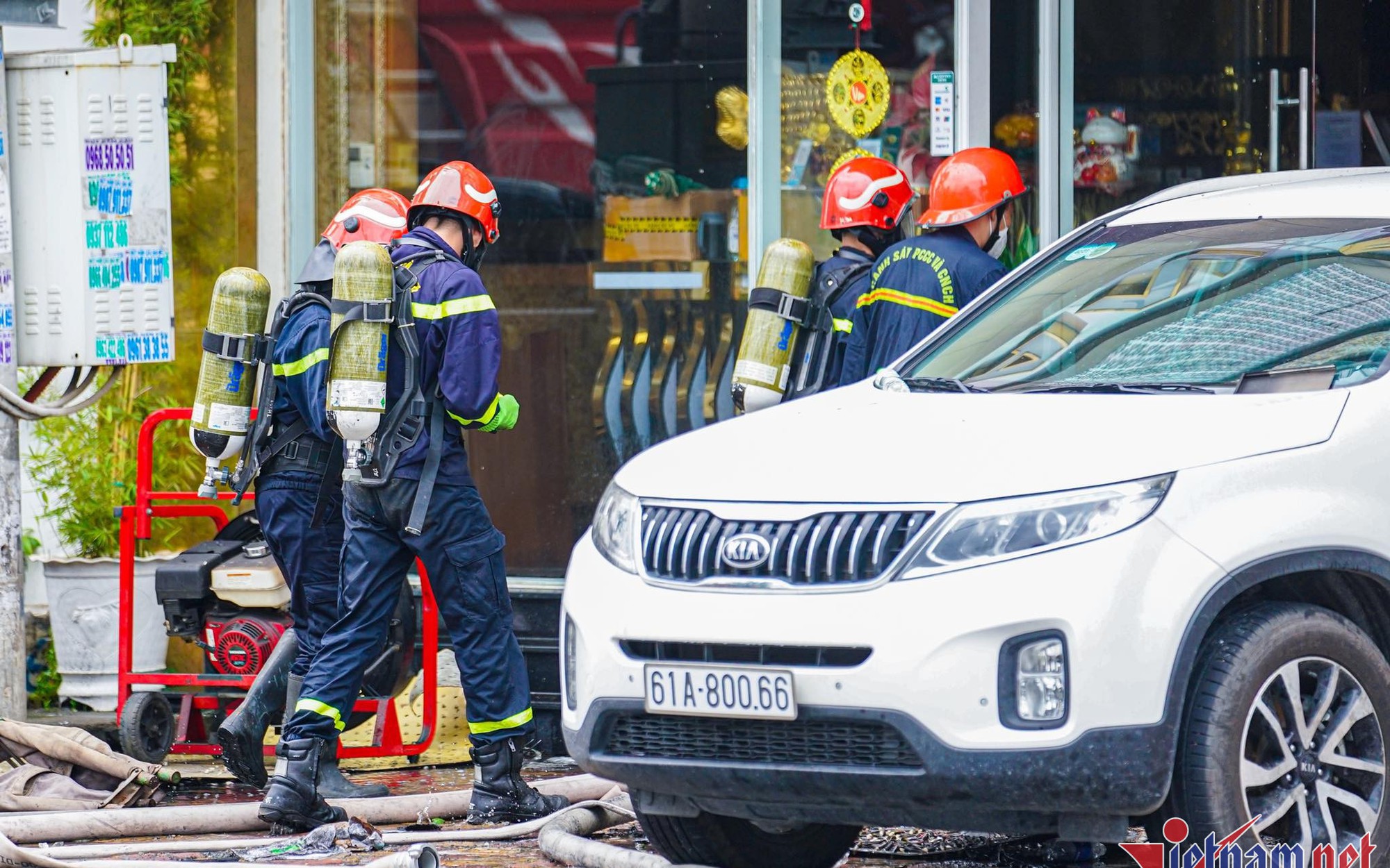 Cháy quán karaoke 12 người chết: Lính cứu hỏa kể lại lúc tiếp cận hiện trường