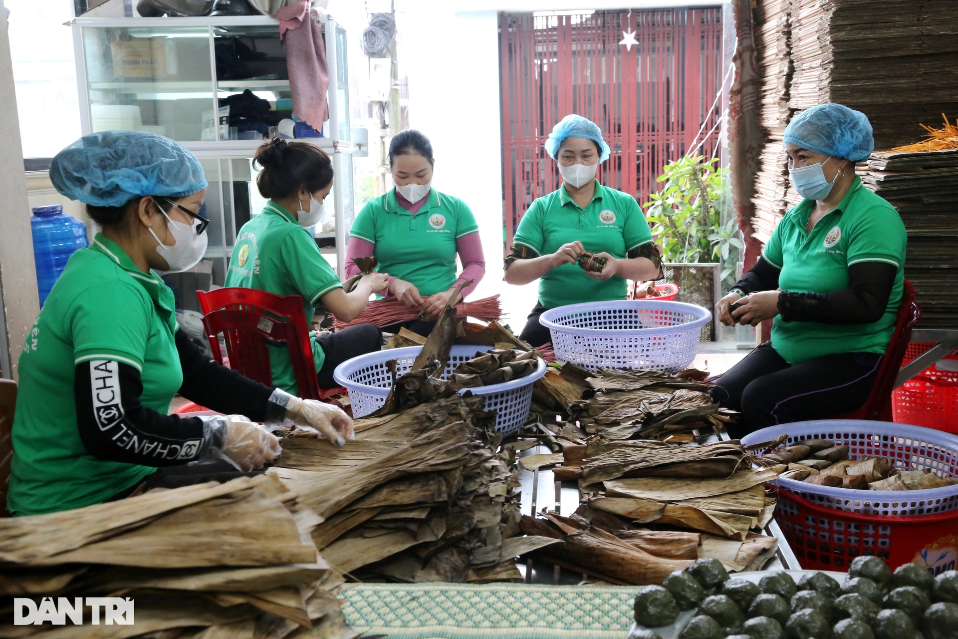 Ấm no loại bánh nhìn như đạn súng thần công - Ảnh 1.