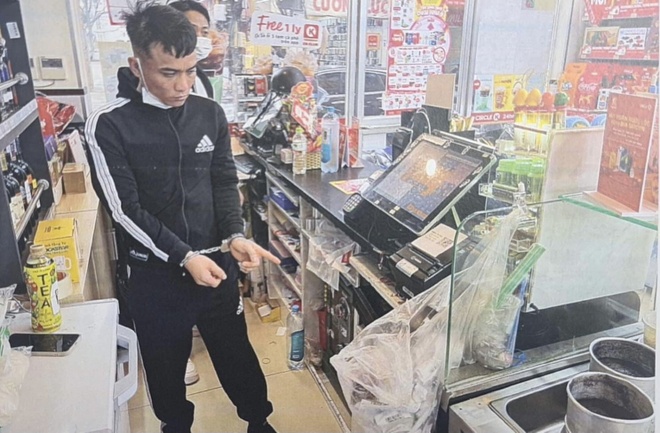 Cầm dao cướp 4 cửa hàng tiện lợi lúc rạng sáng ở Hà Nội - Ảnh 2.