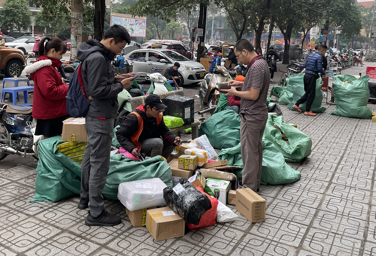 Cao điểm Tết, shipper tắt app vẫn kiếm tiền triệu mỗi ng&agrave;y - Ảnh 1.