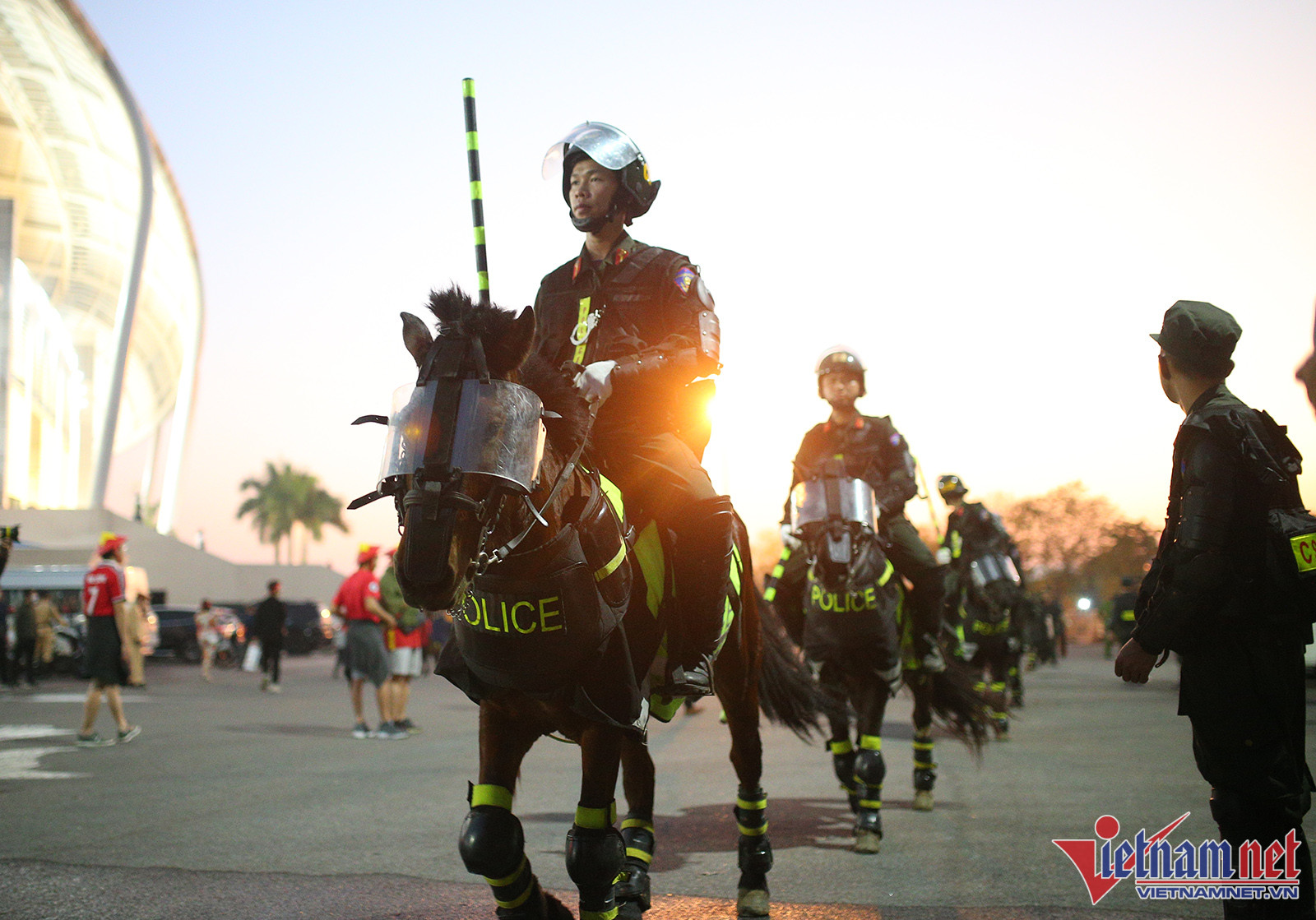 Cảnh sát cơ động kỵ binh bảo vệ an ninh chung kết Việt Nam - Thái Lan - Ảnh 4.
