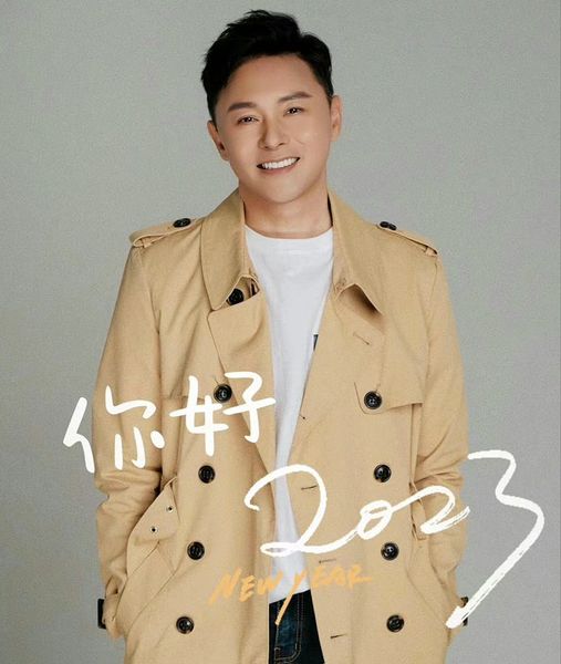 'Bật ngửa' với nhan sắc như trai trẻ của sao nam U60 n&agrave;y: Diễn 30 năm chưa chịu gi&agrave;, c&ograve;n đ&oacute;ng con của bạn đồng ni&ecirc;n - Ảnh 8.