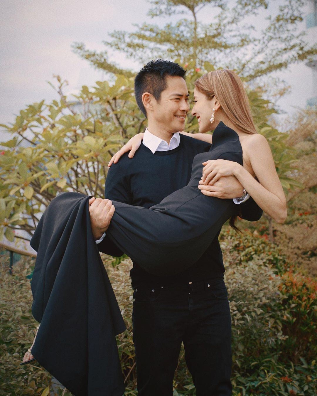 Hôn nhân hạnh phúc của tài tử Trịnh Gia Dĩnh và hoa hậu kém 22 tuổi - Ảnh 2.
